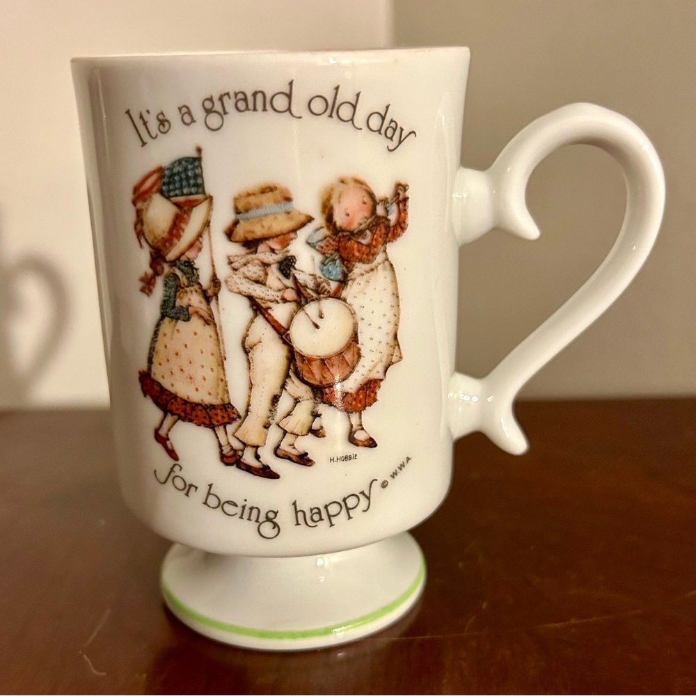 Vintage 1974 Holly Hobbie Footed Mug With Happy Message & Heart Shaped Handle